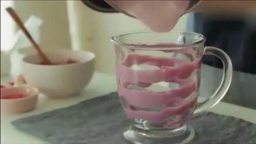 自制爆料奶昔视频教程,轻松学会制作健康饮品教程  第3张